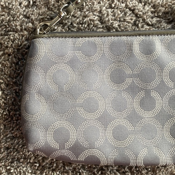 Coach EUC Ashley Gray Logo Dotted Signature Wristlet Wallet - Picture 9 of 16